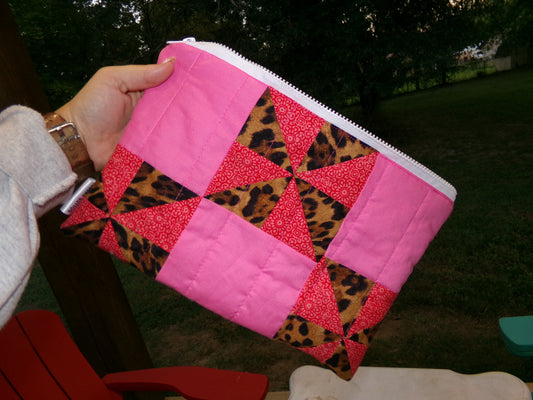 Pinwheel zipper pouch