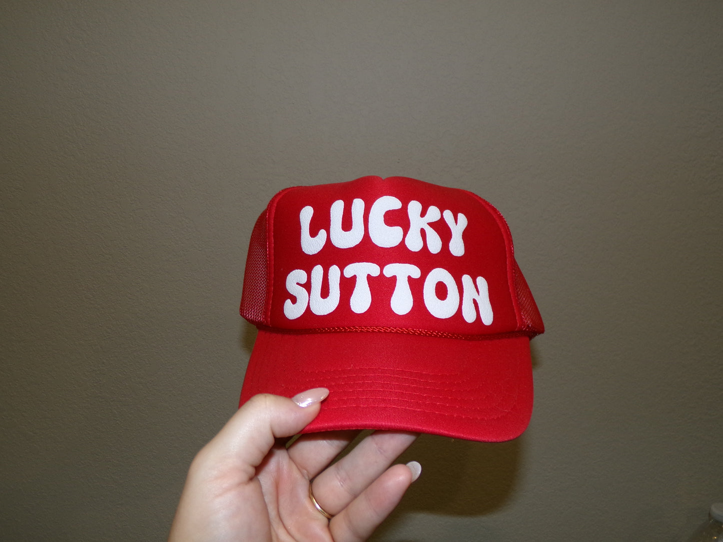 Red/white trucker hat